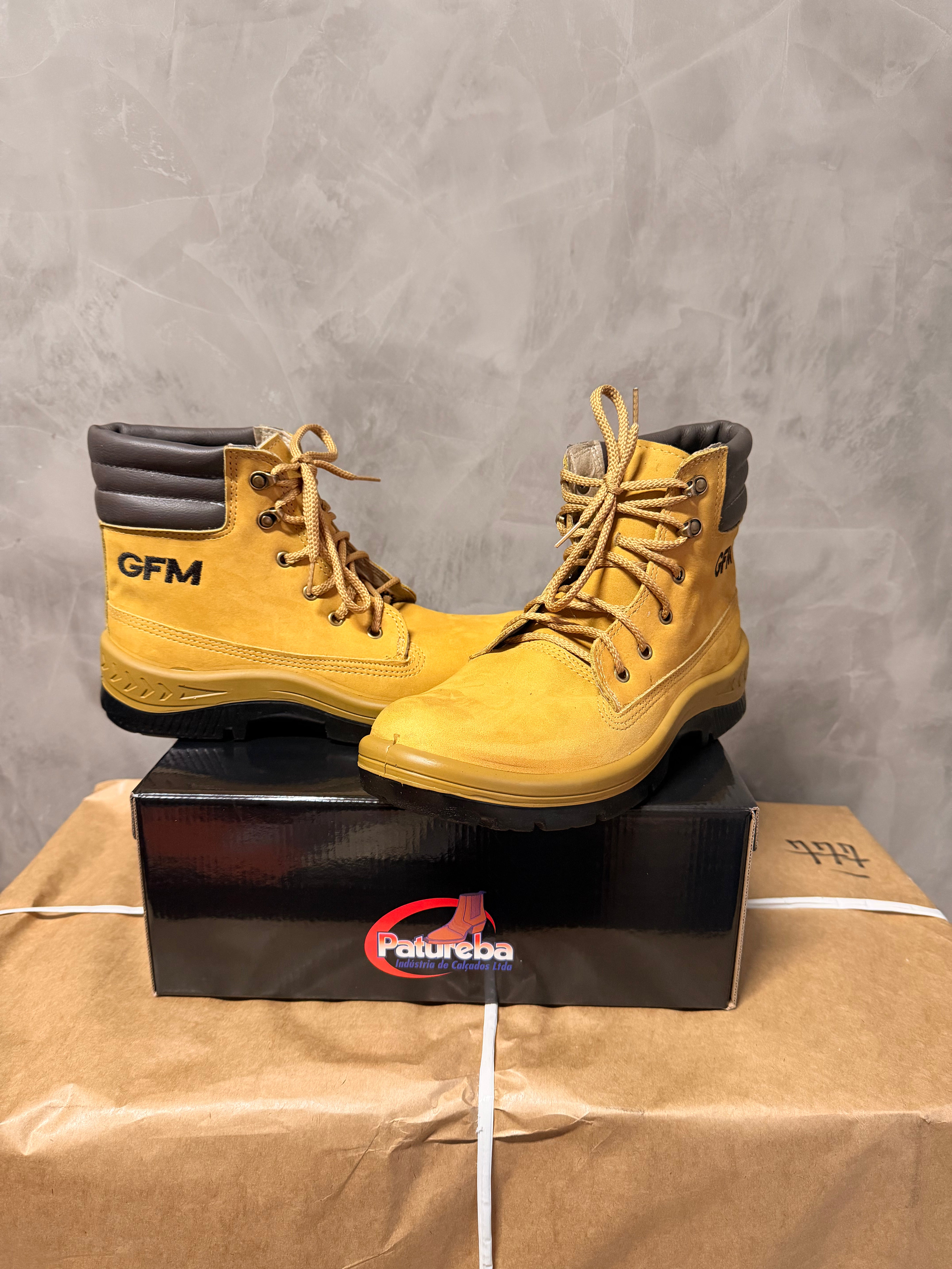 Bota Coturno GFM com Cadarço Hiper Resistente Amarela e Café