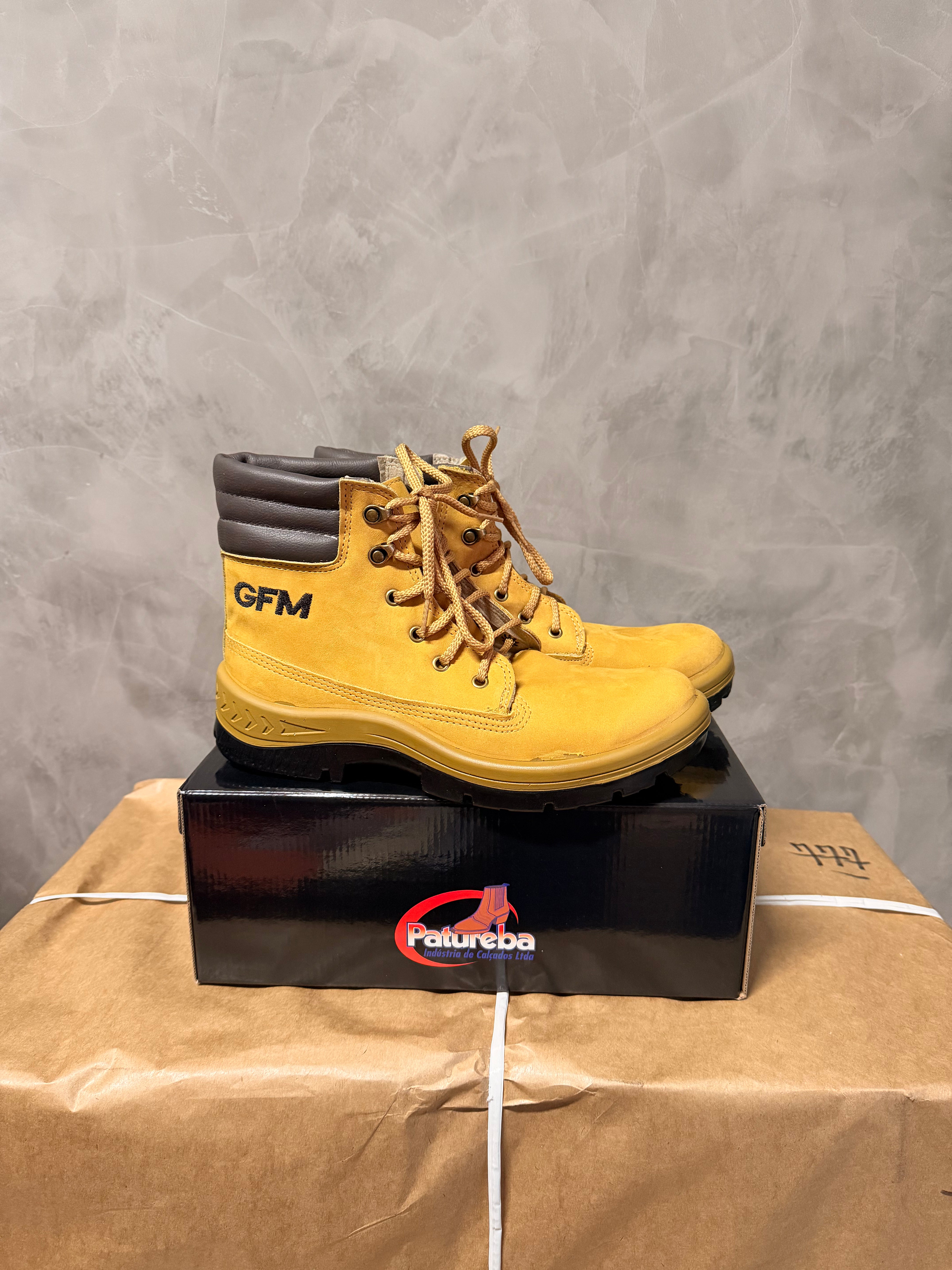 Bota Coturno GFM com Cadarço Hiper Resistente Amarela e Café