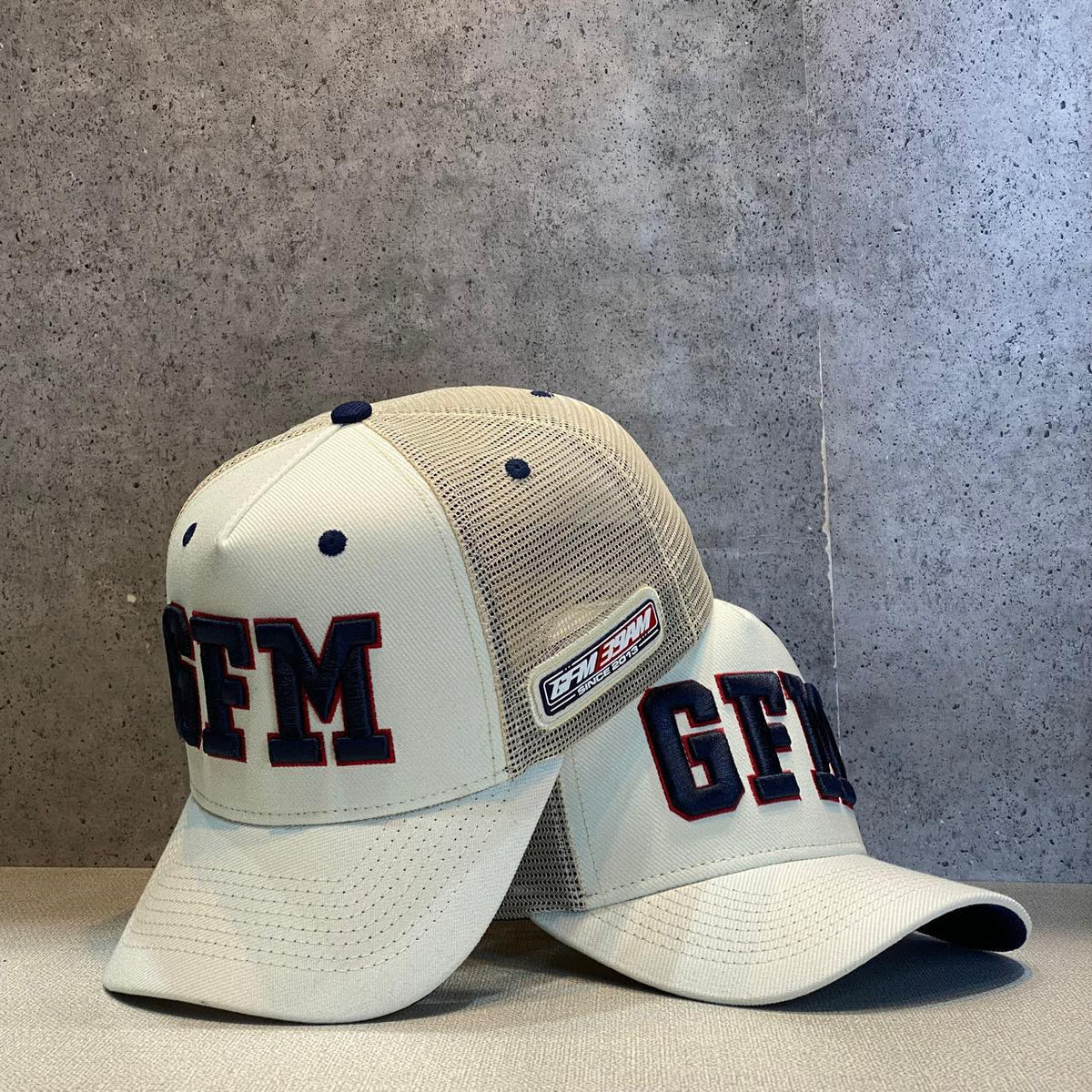 Boné Premium GFM 2 Off White, Vermelho e Azul (Edição Limitada)